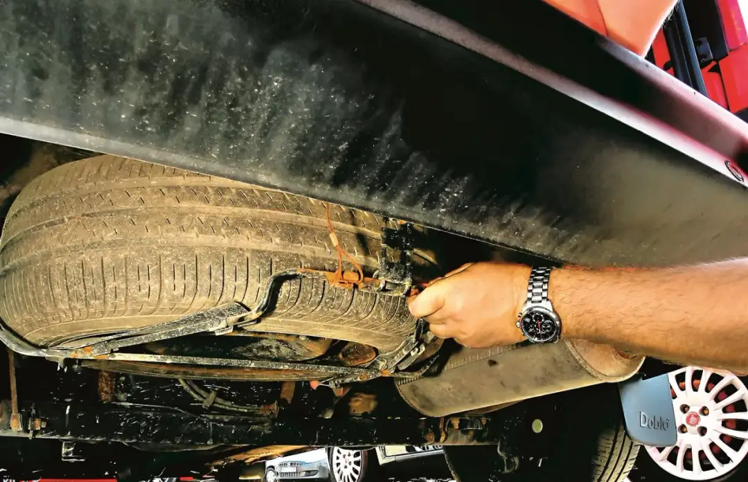 Gdzie dokładnie jest koło zapasowe w Seat Alhambra? Sprawdź lokalizację i rozwiązania