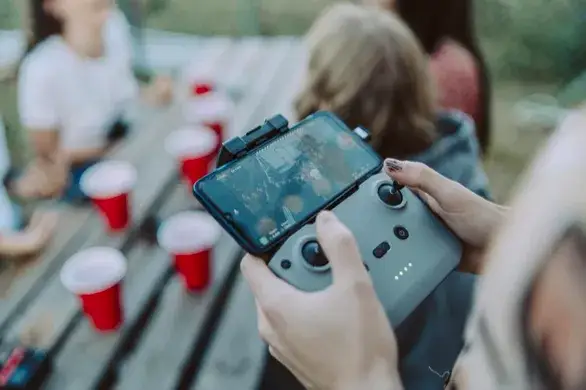 Mobilna edycja filmów z dronów: jak montować materiał zaraz po nagraniu