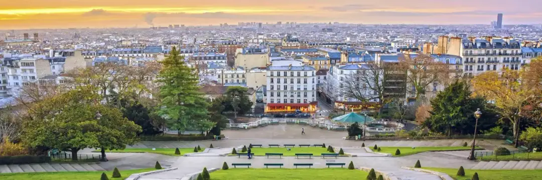 Ile trwa lot z Warszawy do Paryża? Dowiedz się o czasach przylotu i odlotu na tej trasie