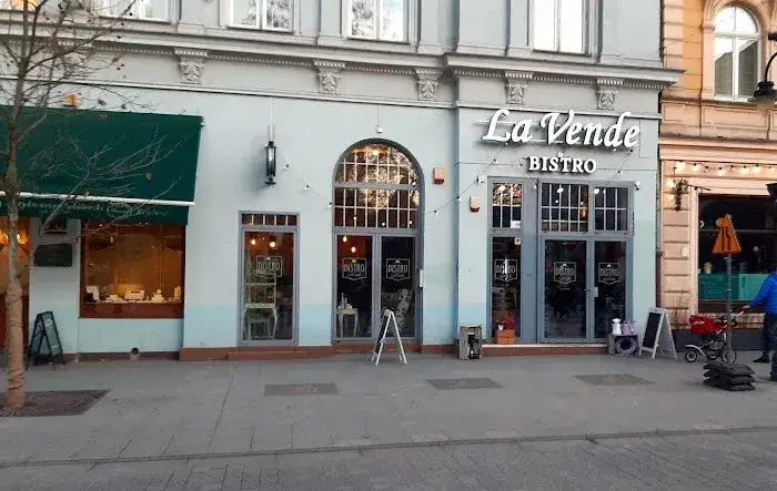 Gdzie zjeść na Piotrkowskiej? Odkryj najlepsze lokale w Łodzi