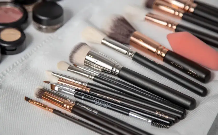 Czym dezynfekować kosmetyki: 7 skutecznych metod i ostrzeżenia