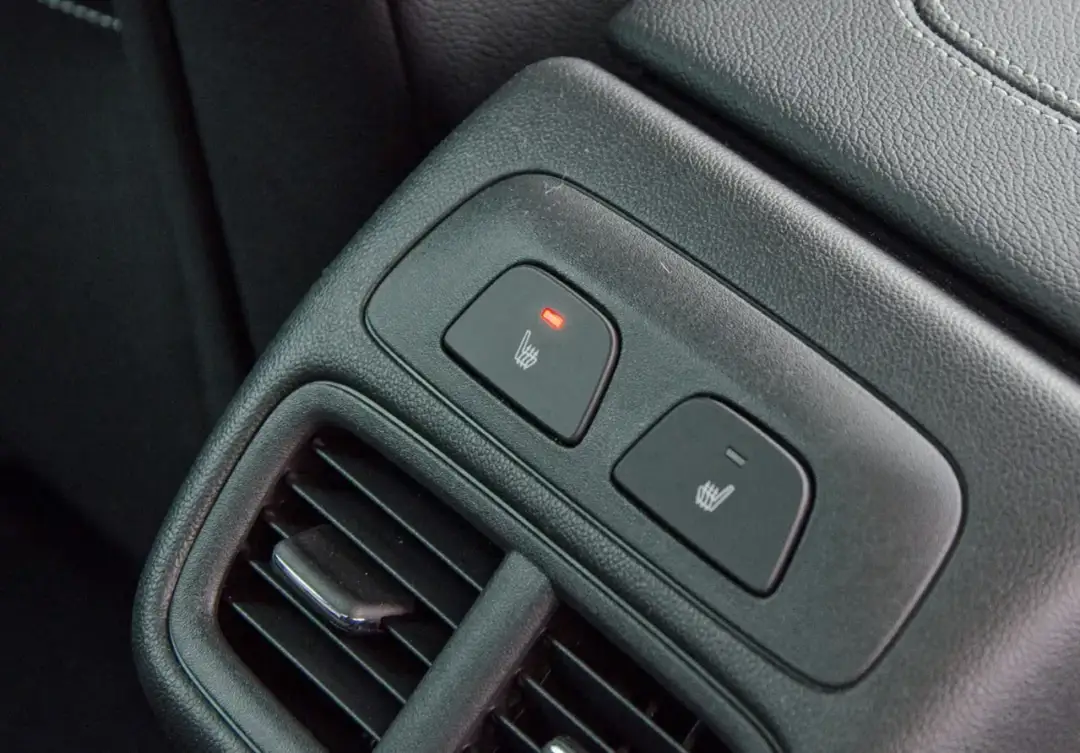 Podgrzewane fotele czy warto? Zobacz zalety i wady tej funkcji