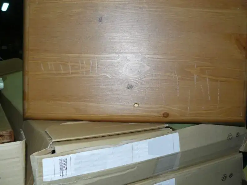 Jak naprawić odprysk na meblach lakierowanych i przywrócić ich blask