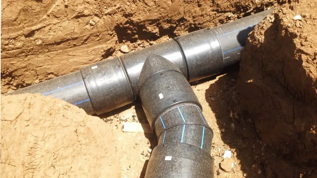 Przyłącze do rury PCV: skuteczne metody montażu i łączenia