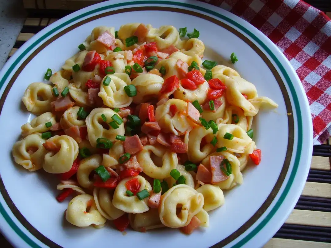 Szybkie i proste sposoby na przygotowanie tortellini z Biedronki
