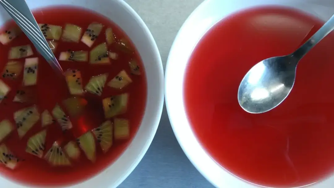 Dlaczego kiwi w zimnej galaretce jest kluczowe dla eksperymentu?