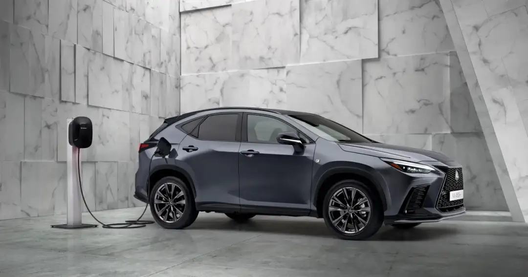 Lexus NX 300h pojemność baku – co musisz wiedzieć o zasięgu?