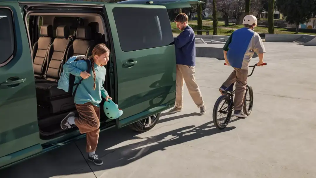 Ulga dla opiekuna w transporcie: Kiedy podróżujesz za darmo?