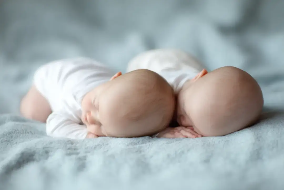 Ile pieluch dla noworodka do szpitala? Spakuj bez stresu!