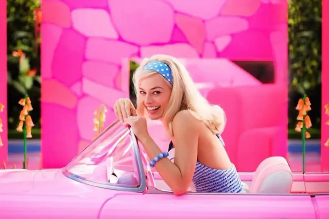 Margot Robbie jako Barbie: Fenomen, moda i kulisy filmu