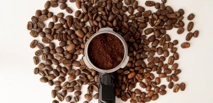 Praktyczne sposoby na wykorzystanie fusów z kawy w codziennym życiu