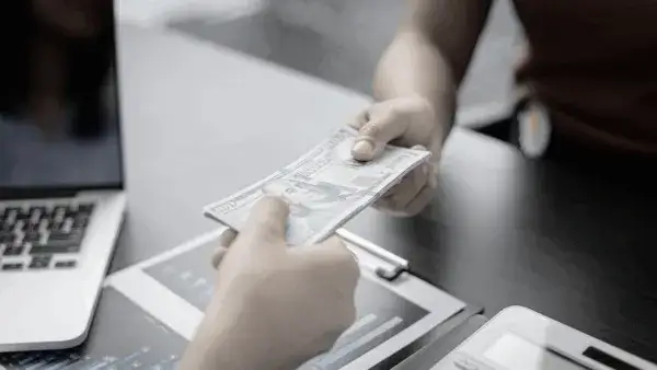 Ile zarabia kierowca ciężarówki w Polsce? Realne stawki 2024