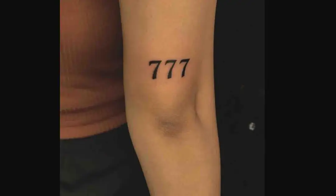 Tatuaż 777: Symbolika od aniołów po jackpot. Co oznacza?