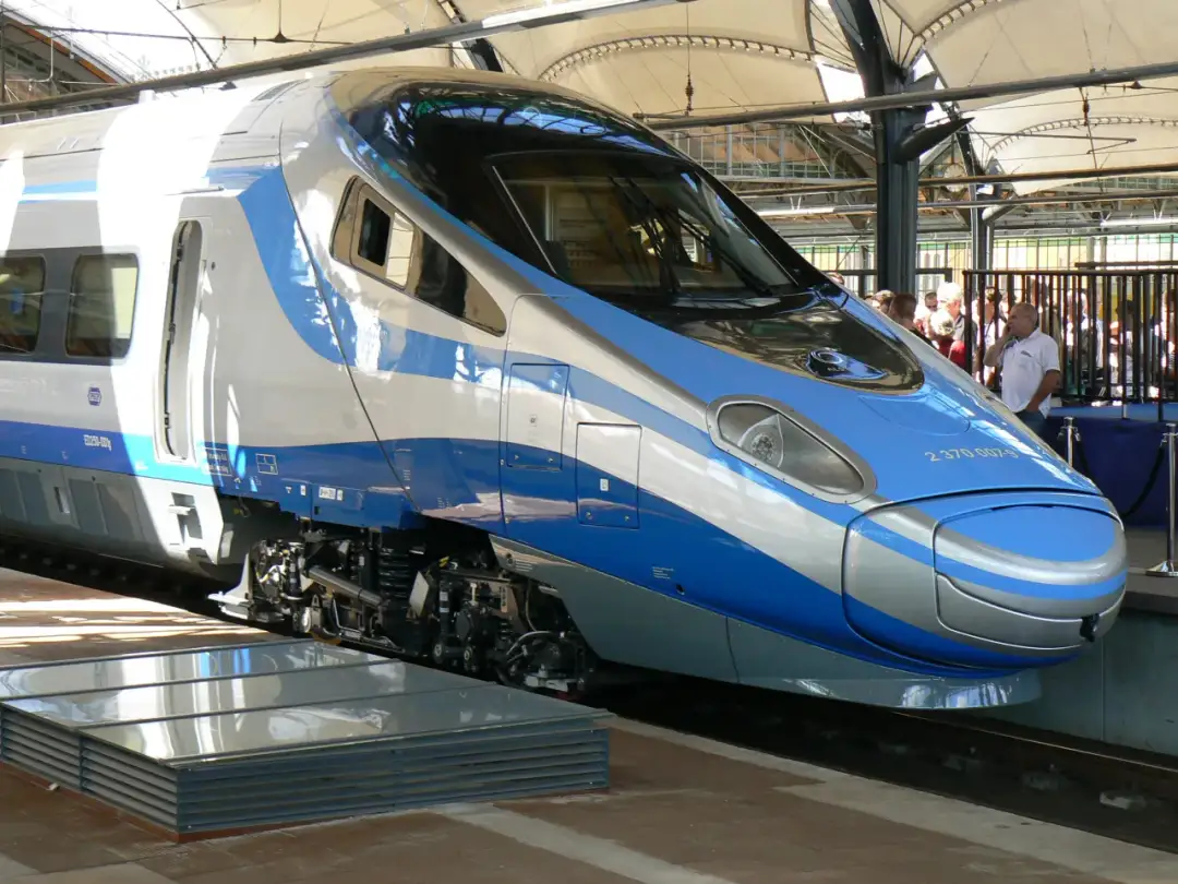 Czy InterCity to Pendolino? Odkryj różnice i komfort podróży