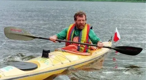 Kto przepłynął Atlantyk kajakiem? Niezwykłe osiągnięcia Aleksandra Doby