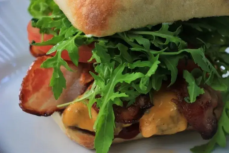 Gdzie zjeść w Rydze: 10 najlepszych restauracji na każdą kieszeń