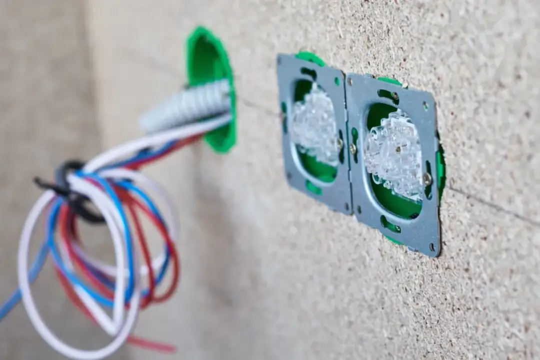 Osadzenie puszki elektrycznej: cena, koszty, typy - kompleksowo