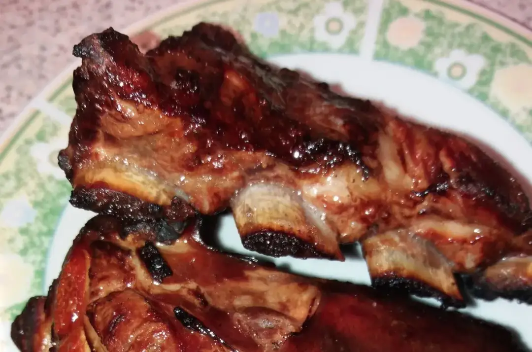 Wędzone żeberka: Przepisy na pyszne obiady i zupy.