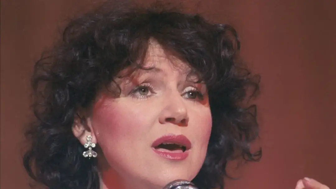 Kto śpiewa papierowy księżyc? Poznaj Halinę Frąckowiak i jej utwór