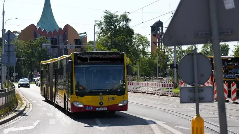 Jak dojechać do cmentarza Kiełczów - sprawdź najlepsze trasy i transport