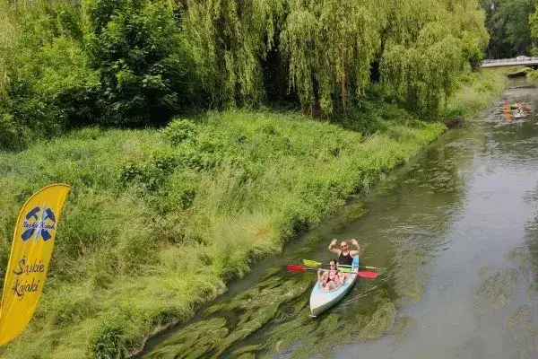 Idealne miejsca na kajaki w Śląsku - odkryj urok wodnych szlaków