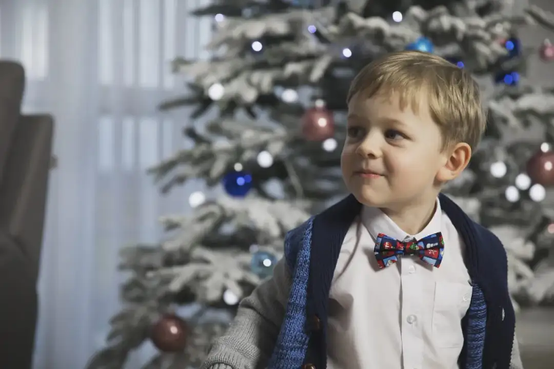 Jak ubrać dziecko na święta: najlepsze pomysły na elegancki i wygodny strój