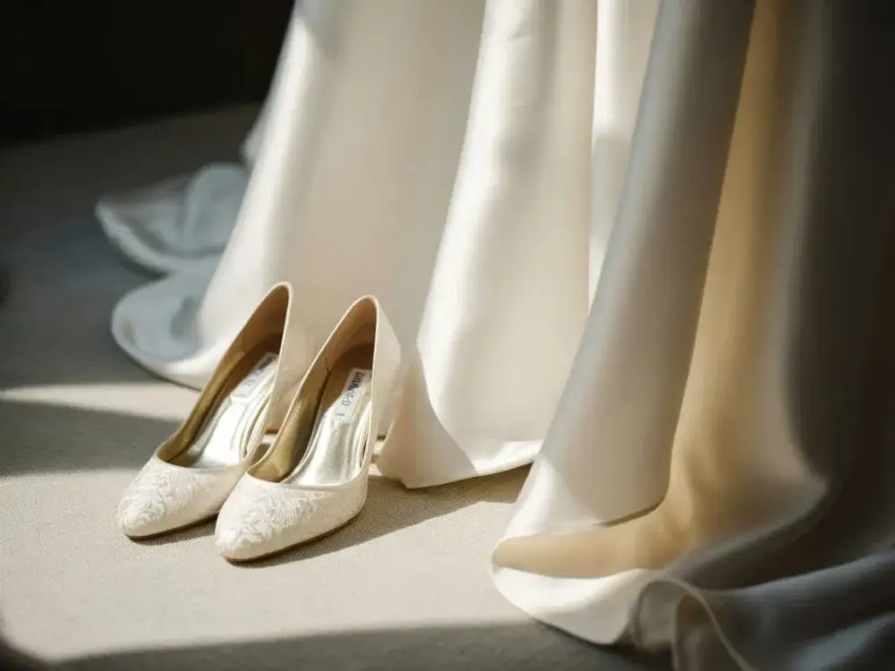 Buty ślubne: jak wybrać idealne? Twój przewodnik po stylu i komforcie
