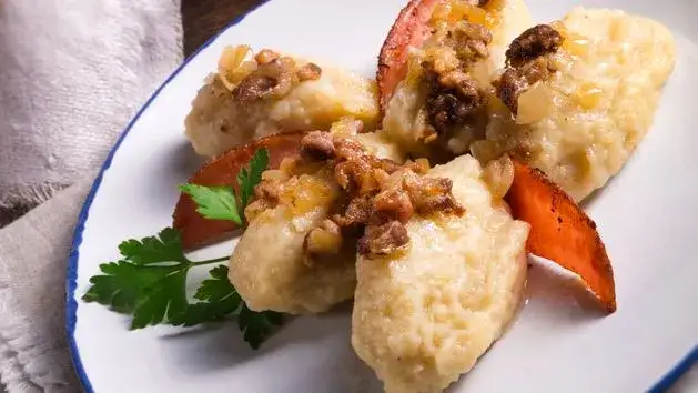 Kluski kładzione: Idealne i puszyste? Przepis, który zawsze działa!