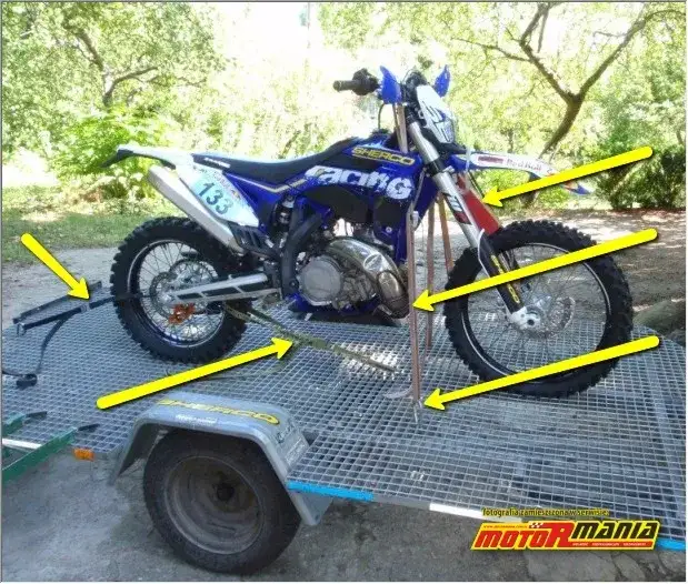 Jak bezpiecznie przewieźć motocykl na przyczepce? Pełny poradnik