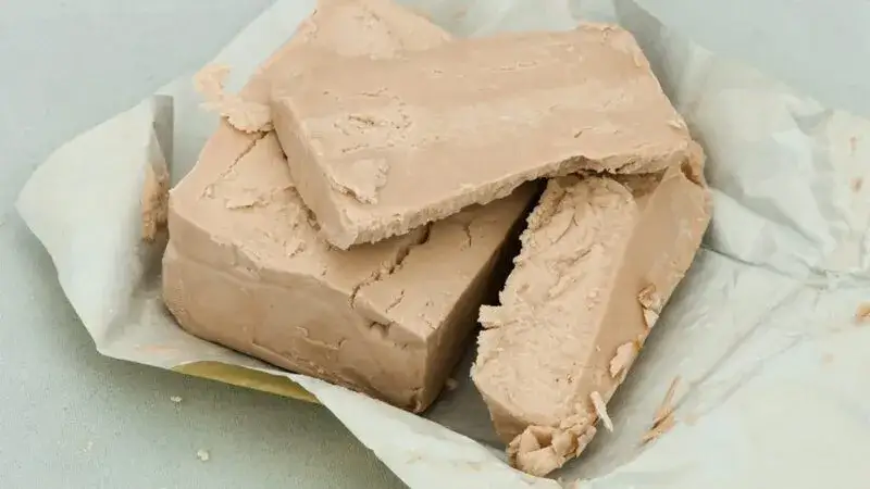 Napój z drożdży: zdrowotne korzyści i przepisy na przygotowanie