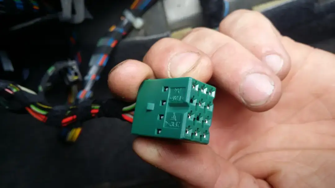 Montaż centralki zamka Opel Astra G: Poradnik krok po kroku