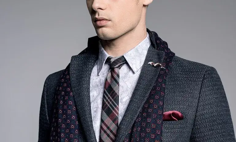 Jaki krawat do szarego garnituru? Odkryj idealne kolory i wzory