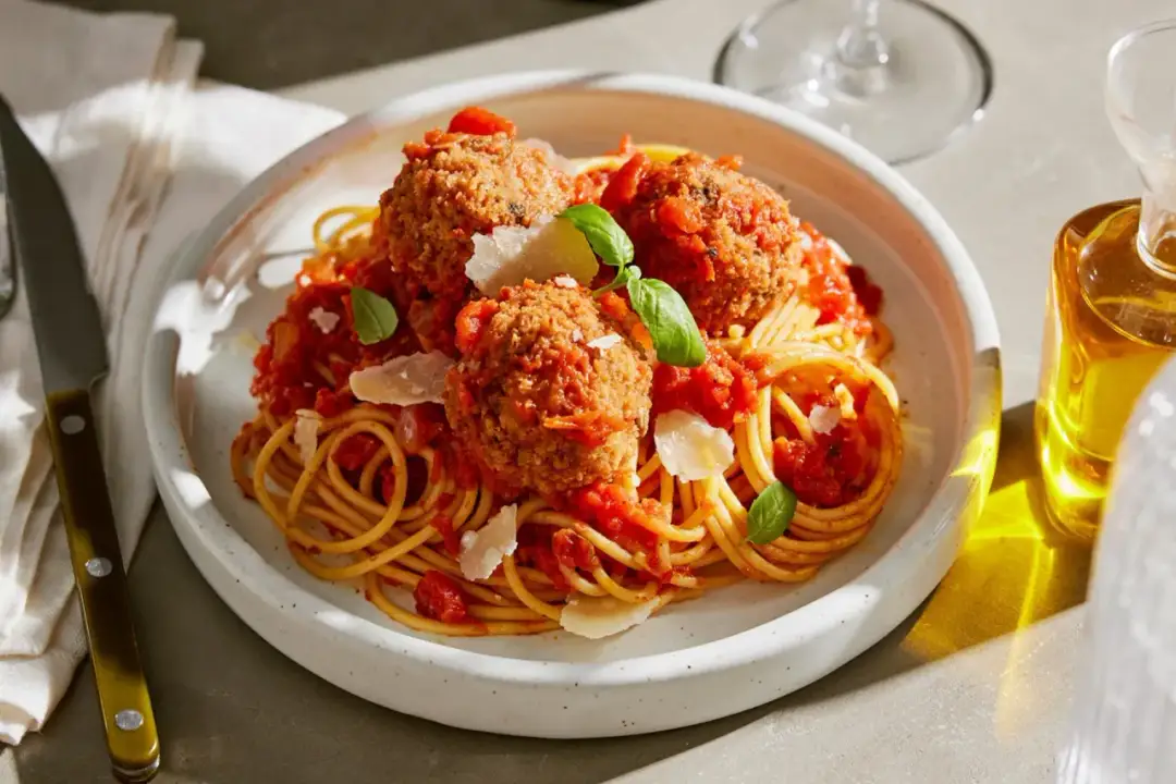 Jak przygotować idealne spaghetti z klopsikami po włosku, które zachwyci