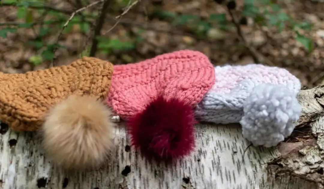 Po co jest pompon w czapce? Historia i funkcje, które zaskakują