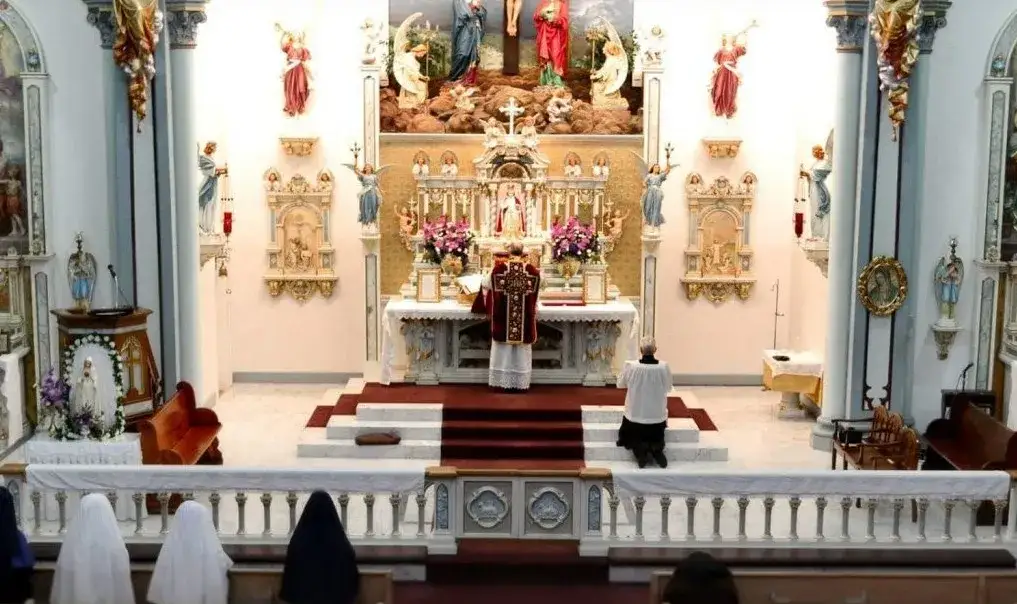 Czym jest msza święta? Zrozumienie jej znaczenia i rytuałów