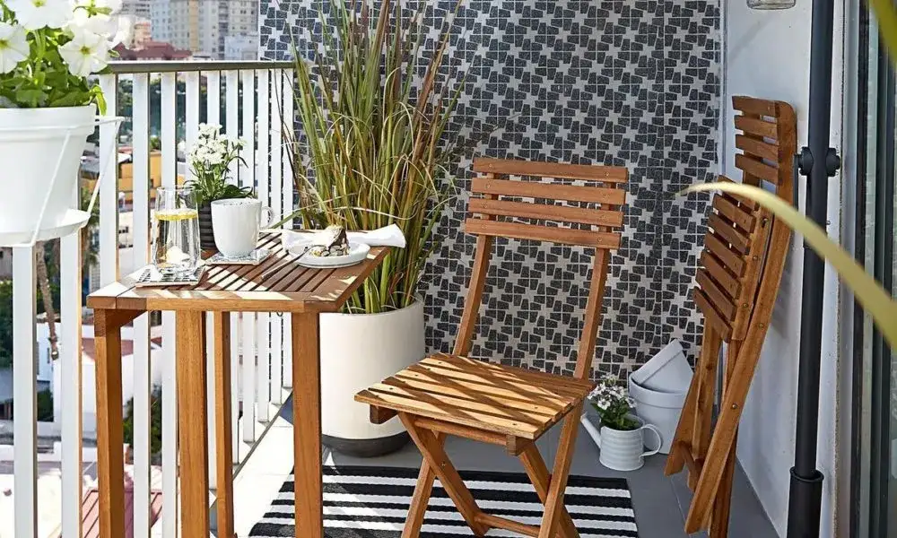 Jak skutecznie odgrodzić się od sąsiadów na balkonie w bloku
