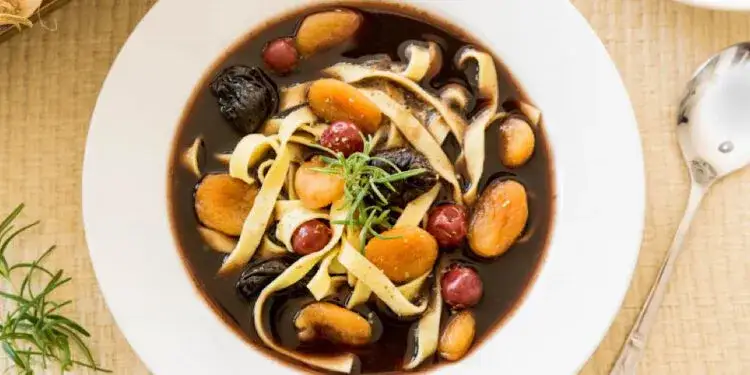 Gdzie zjeść czerninę w Poznaniu? Odkryj najlepsze restauracje