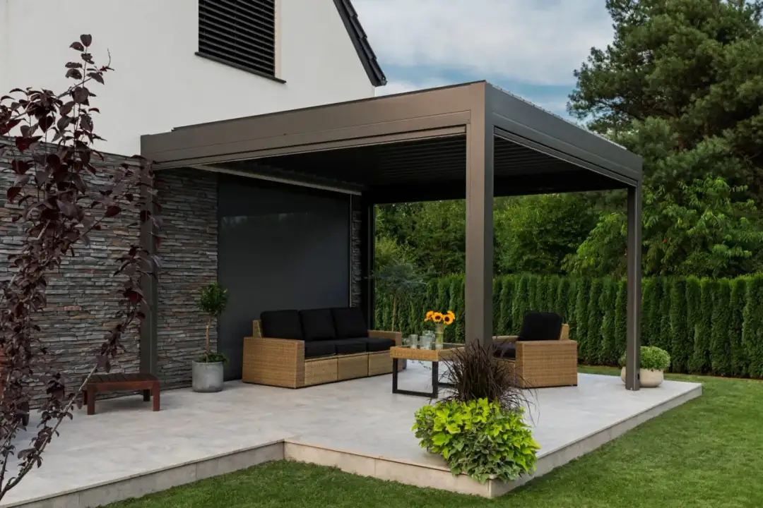 Ile kosztuje pergola w 2026? Sprawdź ceny i koszty budowy