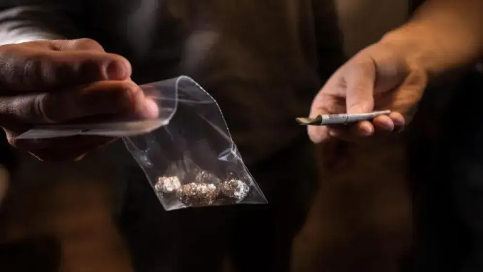 Czy branie narkotyków to grzech? Odkryj moralne konsekwencje