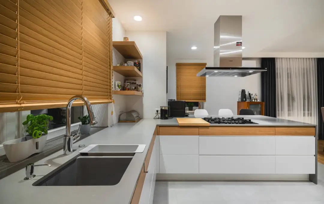 Jaka płyta na tył szafki? Wybierz najlepszy materiał dla swojego mebla