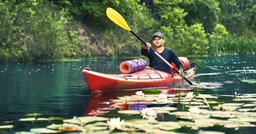 Gdzie na kajaki w Polsce? Odkryj najlepsze trasy i miejsca do pływania