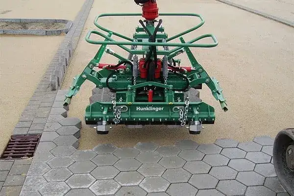 Narzędzia do układania kostki brukowej: co wybrać i ile kosztują?