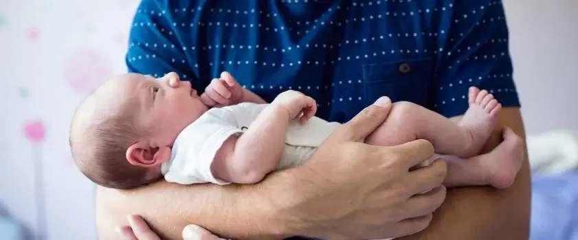 Jak trzymać dziecko do karmienia, aby uniknąć bólu i stresu