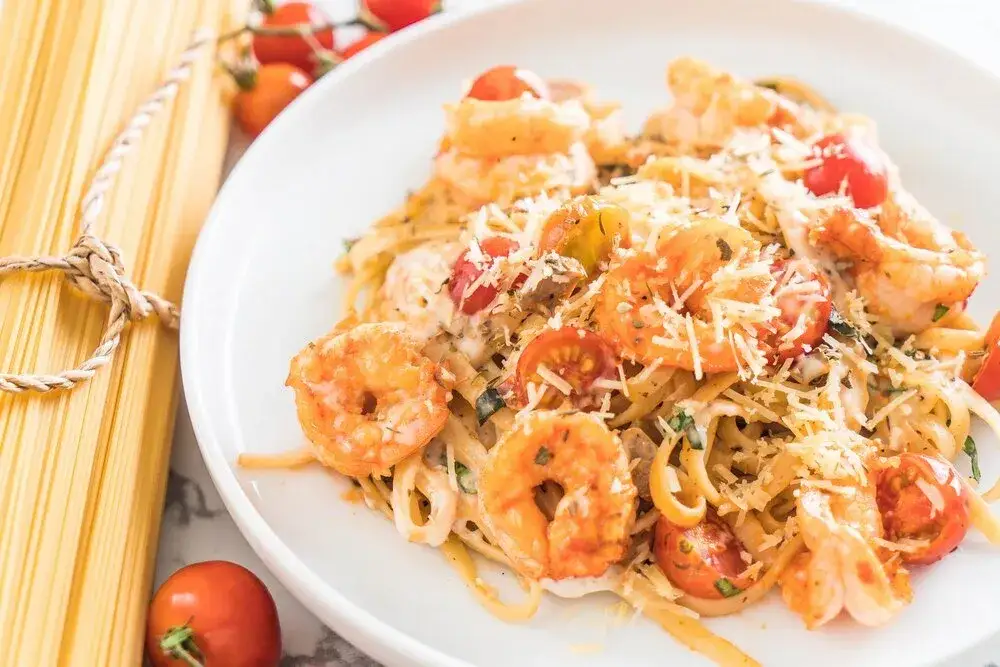 Pyszne spaghetti z krewetkami i szpinakiem w 30 minut – łatwy przepis