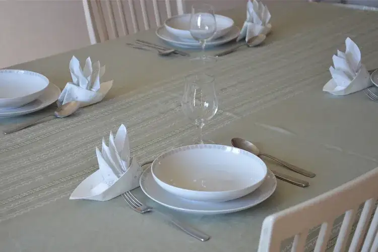 Jak ułożyć sztućce na stole - poradnik