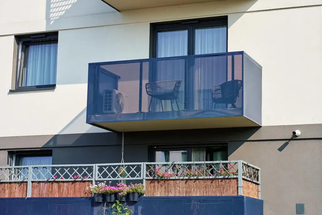 Co to jest balkon? Odkryj jego funkcje i znaczenie w architekturze