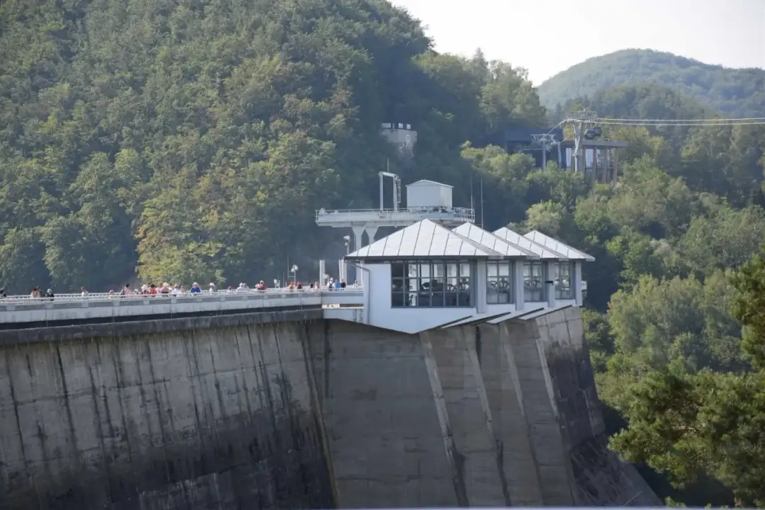 Jak powstaje energia wodna – zrozumienie procesu wytwarzania prądu