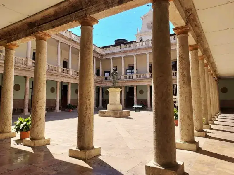 Uniwersytet w Walencji: wszystko, co musisz wiedzieć o studiach i życiu akademickim