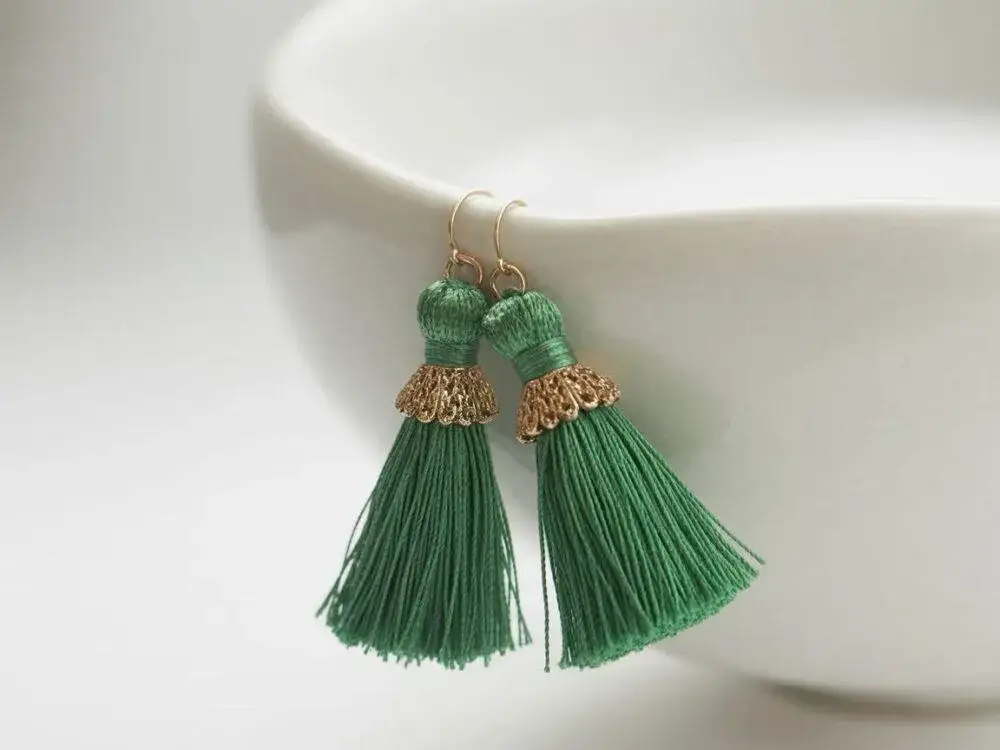 Jak zrobić kolczyki chwosty – proste metody na wyjątkową biżuterię