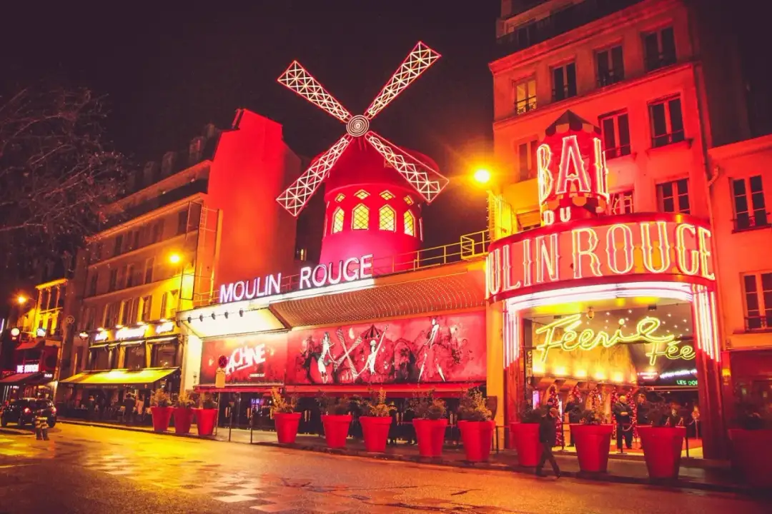 Moulin Rouge Paryż: Przewodnik po legendzie i praktycznych poradach
